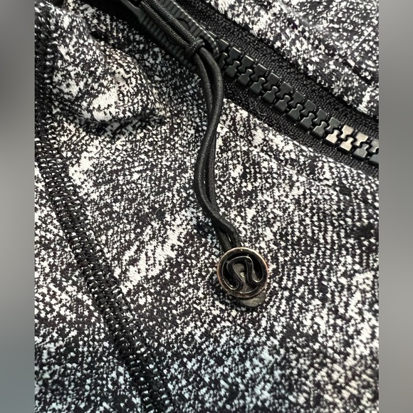 Lululemon Define Luon Black Knit Heathered Size 8 - Picture 6 of 8